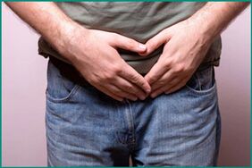 Ein Mann hat chronische Prostatitis