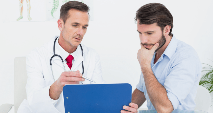 Der Arzt verschreibt Medikamente gegen Prostatitis